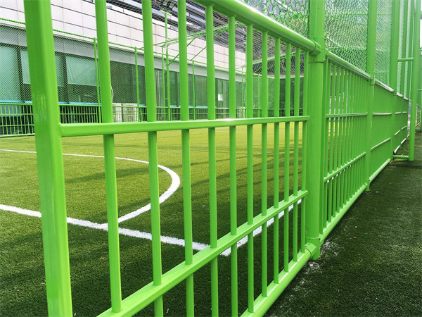 钢格栅笼式足球场